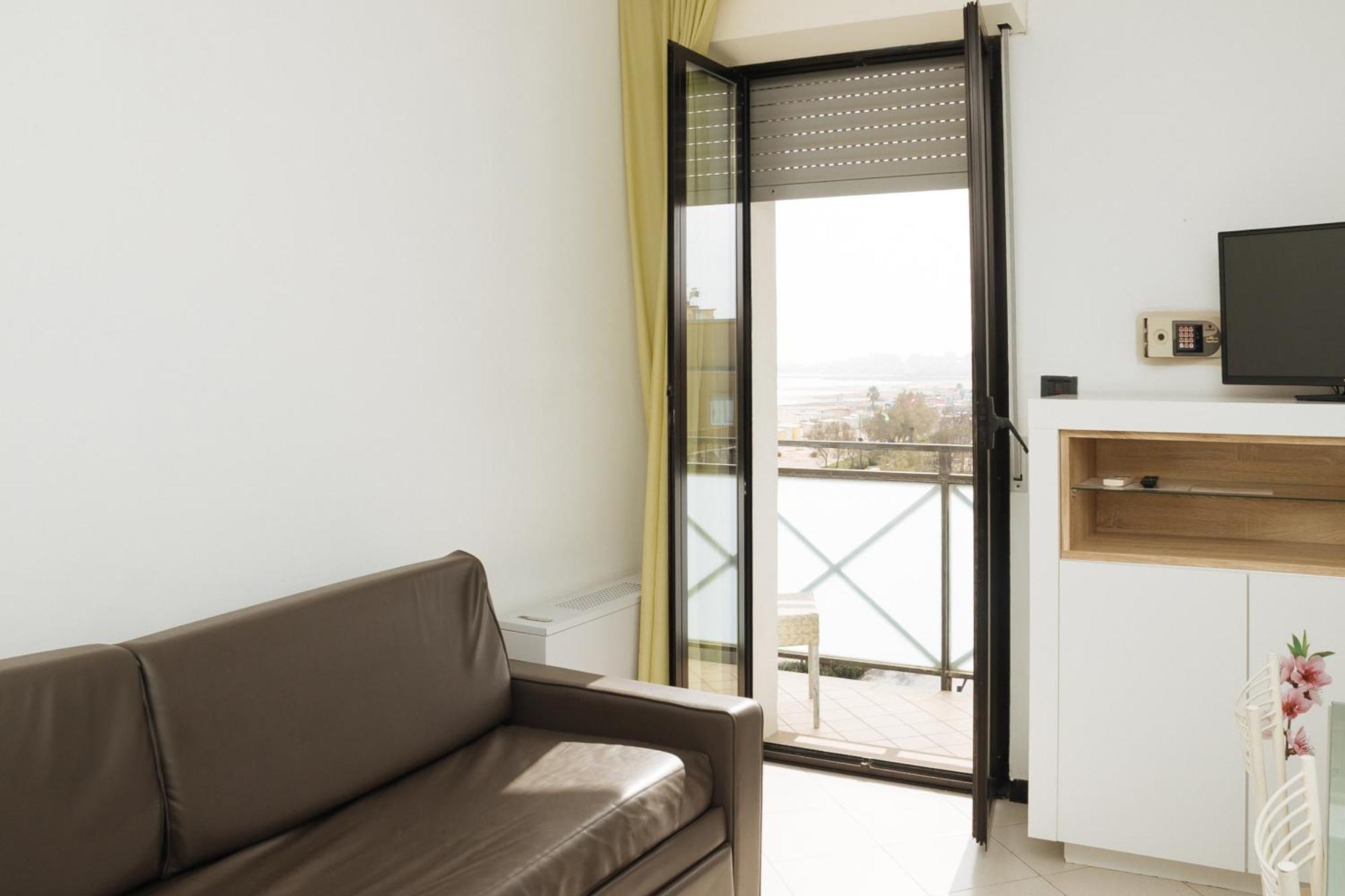 Gabbiano Apartments ริมินี ภายนอก รูปภาพ